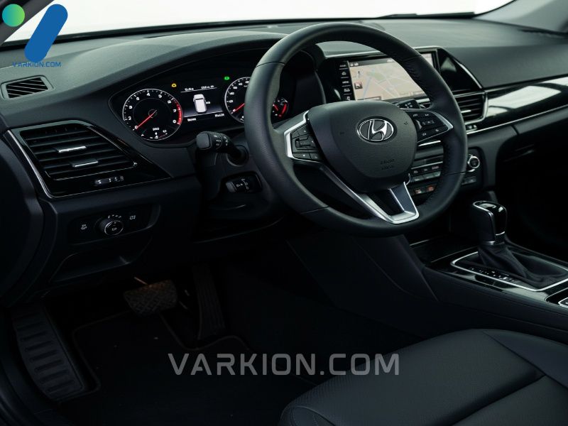 a-detailed-view-of-a-protected-dashboard-after-applying-the-best-car-interior-protectant