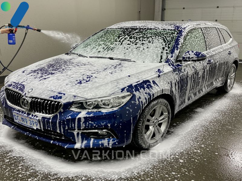 a-professional-demonstration-showing-the-application-of-the-best-foam-cannon-soap-resulting-in-thick-clinging-snow-foam-on-a-dark-blue-vehicle