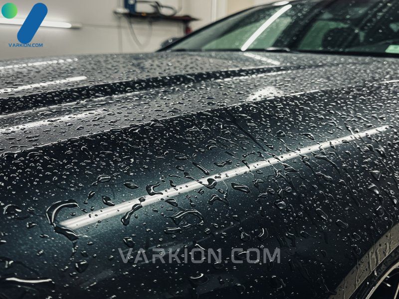 close-up-of-perfect-water-beading-on-a-ceramic-coated-car