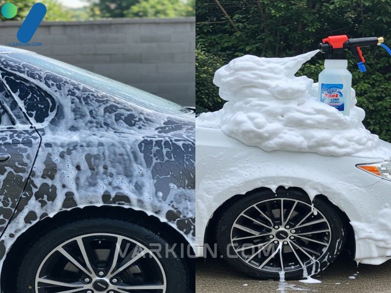 comparison-demonstrating-the-superior-thickness-and-density-achieved-using-the-best-foam-car-shampoo-versus-a-standard-thin-car-wash-soap