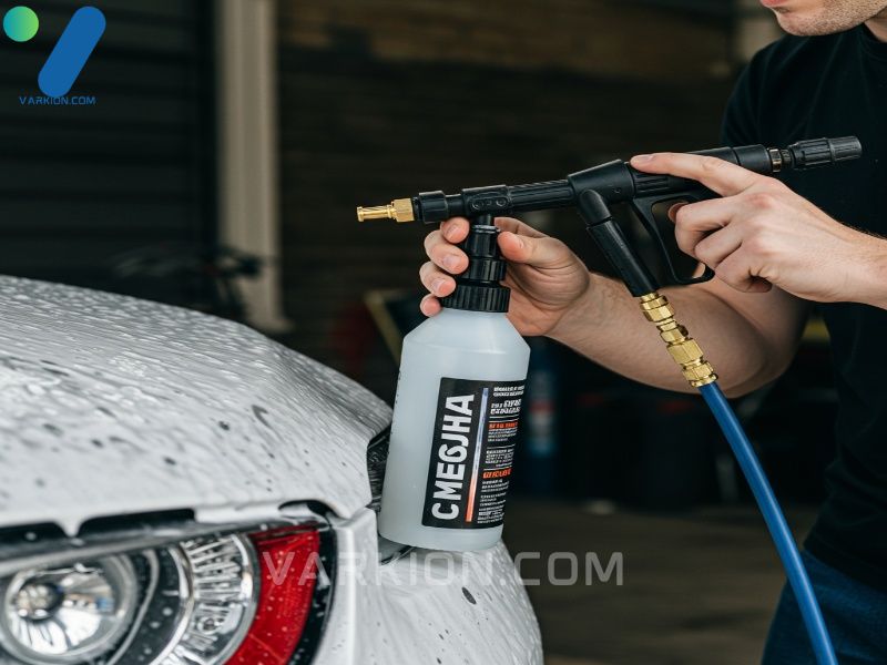 detailer-adjusting-the-nozzle-and-mixture-ratio-on-a-foam-cannon-to-achieve-the-perfect-consistency-using-the-best-foaming-car-wash-product