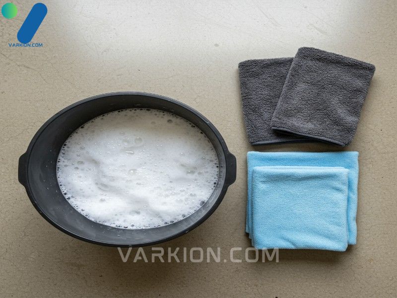 essential-tools-for-preparing-white-car-paint-for-the-application-of-the-best-wax-for-white-cars-including-wash-mitts-and-drying-towels