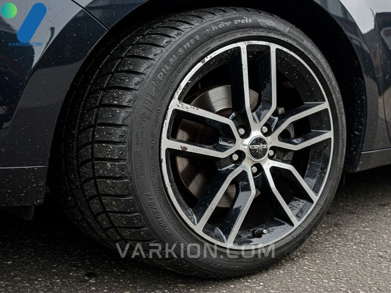 heavily-soiled-car-tire-and-alloy-wheel-showing-the-buildup-of-brake-dust-emphasizing-the-necessity-of-powerful-tire-cleaners
