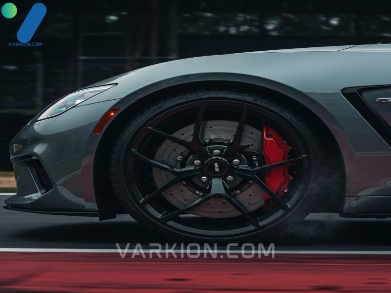 high-performance-car-utilizing-the-best-brake-pads-under-high-thermal-load-on-a-track-demonstrating-superior-stopping-power