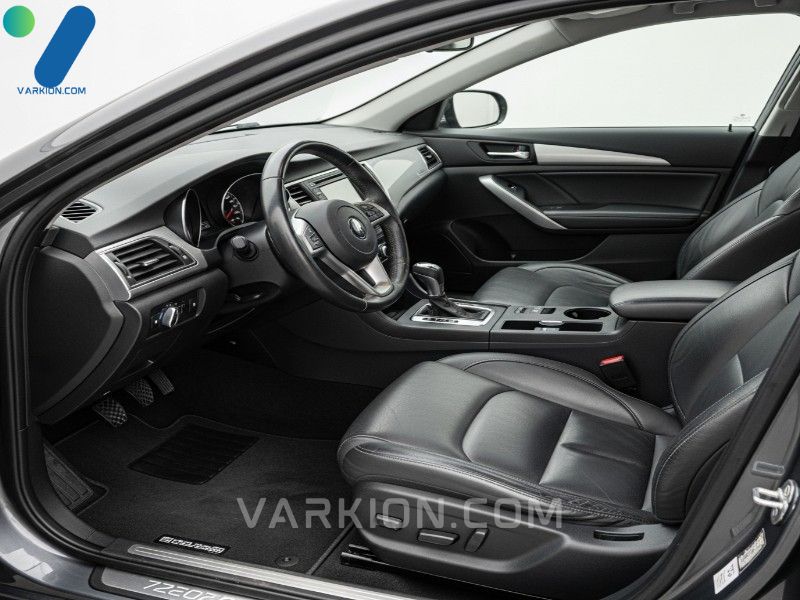 immaculate-interior-of-a-car-with-pristine-carpets-and-seats-after-professional-auto-detailing