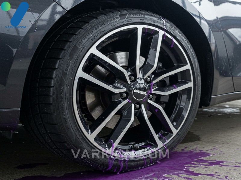 iron-activated-wheel-and-tire-cleaner-reacting-with-brake-dust-on-an-alloy-wheel-illustrating-effective-chemical-cleaning-action