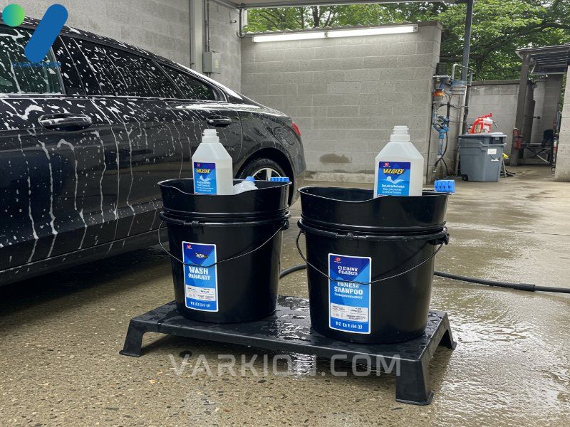 labeled-two-bucket-car-wash-setup-with-grit-guards-for-safe-vehicle-cleaning