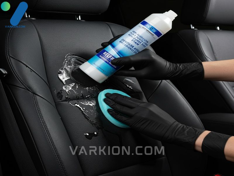 limpieza-de-cuero-de-asiento-de-coche-paso-a-paso-con-aplicador-suave-y-movimiento-circular