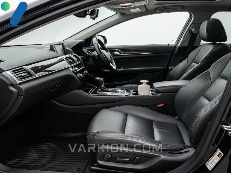 limpieza-profunda-del-interior-de-un-coche-mostrando-un-habitaculo-limpio-y-listo-para-el-propietario