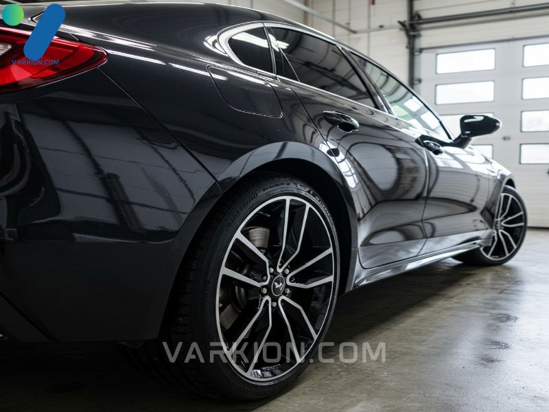 showroom-quality-finish-and-deep-reflection-on-a-car-after-successful-application-of-ceramic-spray-coating