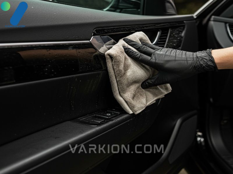 side-by-side-comparison-of-the-two-towel-method-for-scratch-free-car-cleaning-with-a-quick-detailer-spray