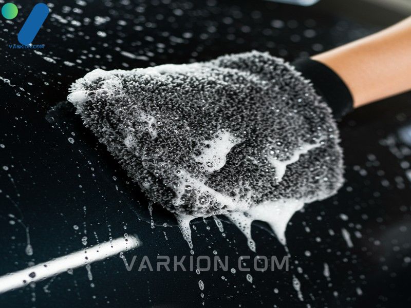 sudsy-car-wash-mitt-soaked-in-highly-lubricated-ph-neutral-shampoo